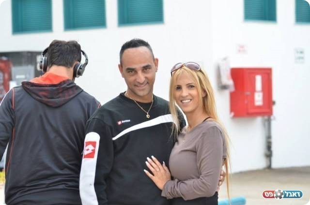 מגיע מזל טוב לזוג. דודו דהן מבית"ר עפולה ורעייתו (אבי רביבו, BEST-BALL)